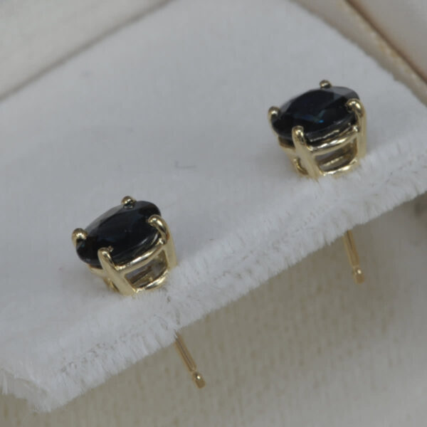 Midnight blue sapphire stud earrings, 14k gold, nice and new