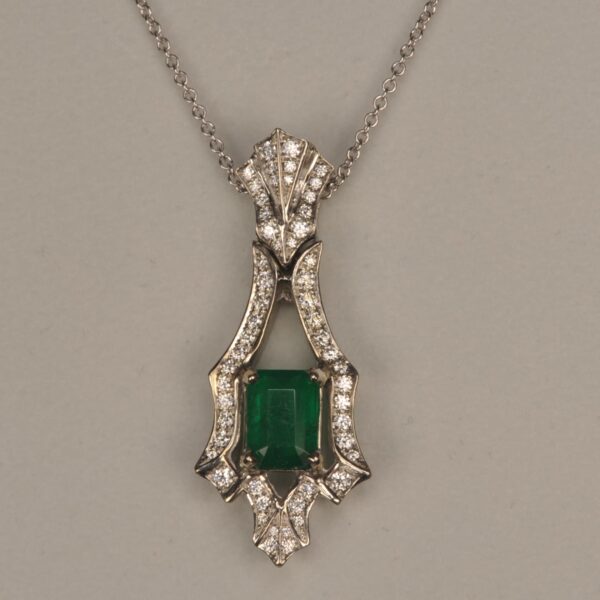 Fine green and diamond pendant inc chain.  Top color, great piece