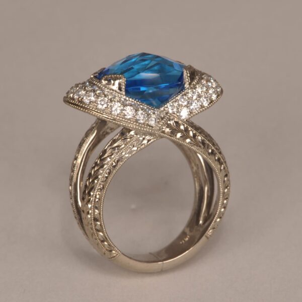 Stunning design, bue topaz and diamond ring, NEW