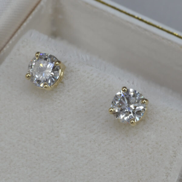 Very fine diamond 1.50ct diamond stud earrings, new