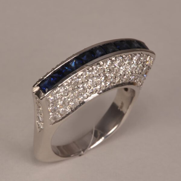 Blue sapphire and diamond high fashion ring