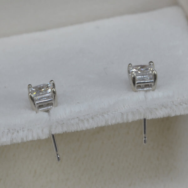 Princess cut diamond stud earrings, 14k gold, new