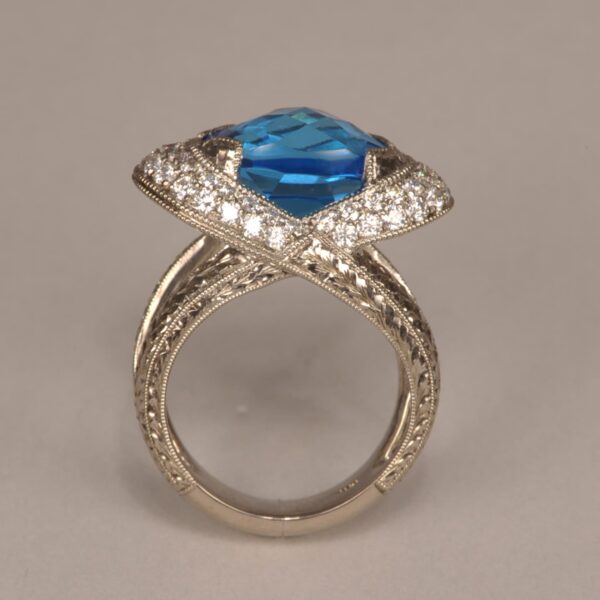 Stunning design, bue topaz and diamond ring, NEW