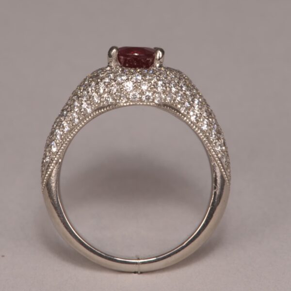 Ruby and diamond ring, top red color, excellent craftsmanship