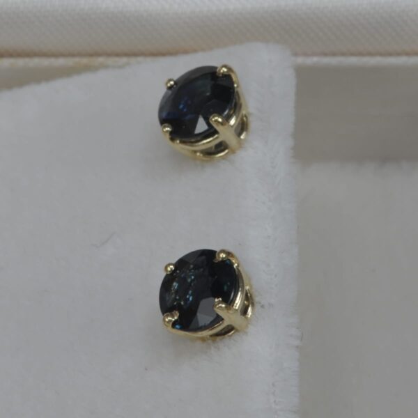 Midnight blue sapphire stud earrings, 14k gold, nice and new