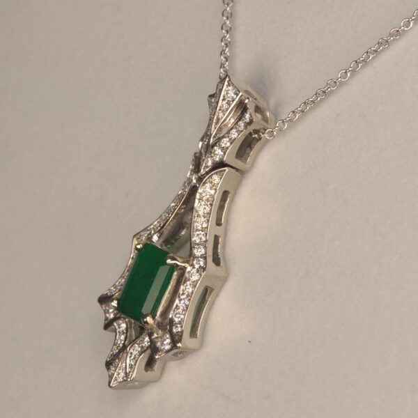 Fine green and diamond pendant inc chain.  Top color, great piece