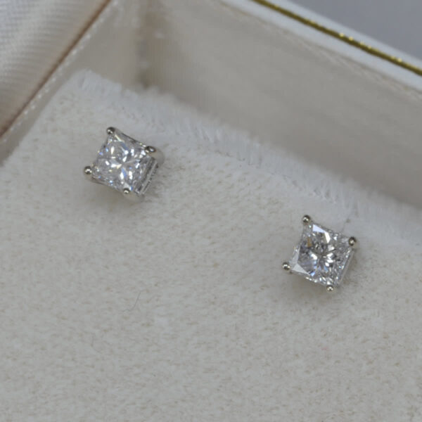 Princess cut diamond stud earrings, 14k gold, new