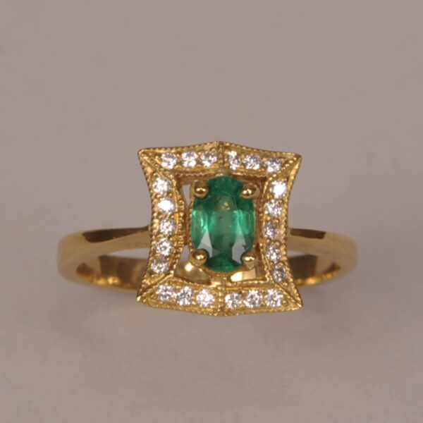 Fine emerald and diamond ring, simple yet beautiful