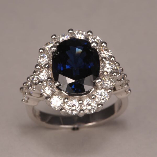 Royal Blue Sapphire and diamond ring, large and fine side diamonds