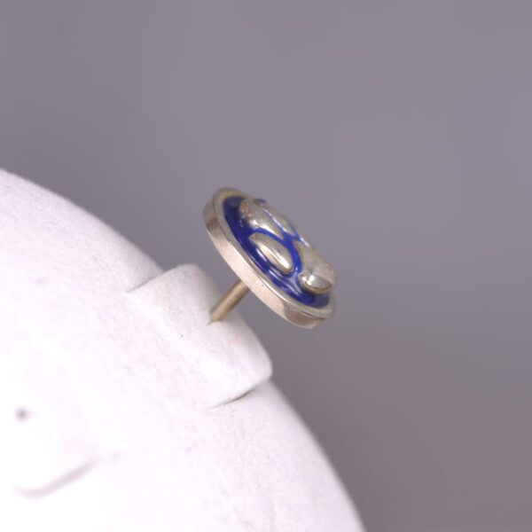 14k white gold and blue enamel cub paw tie tack, cat paw