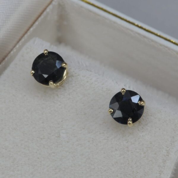 Midnight blue sapphire stud earrings, 14k gold, nice and new