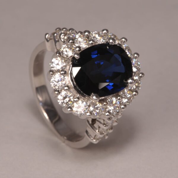 Royal Blue Sapphire and diamond ring, large and fine side diamonds