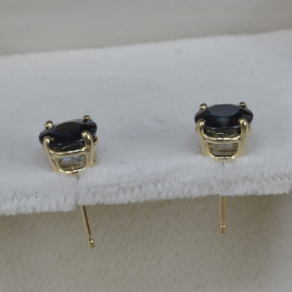 Midnight blue sapphire stud earrings, 14k gold, nice and new