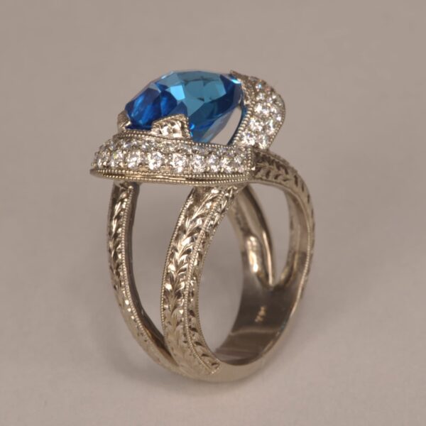 Stunning design, bue topaz and diamond ring, NEW