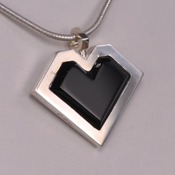 Black onyx geometric heart silver pendant with chain