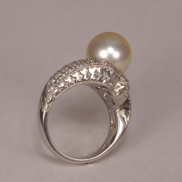 Fantastic large pearl and diamond ring true classic