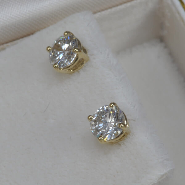 Very fine diamond 1.50ct diamond stud earrings, new