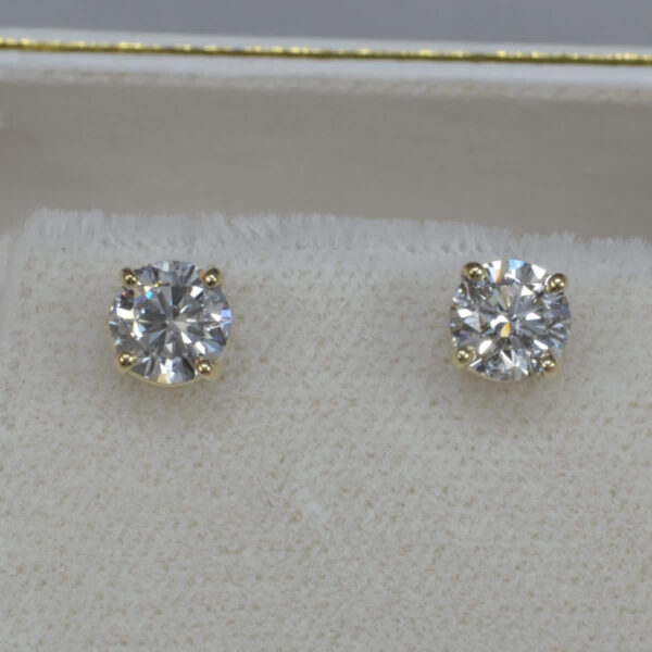 Very fine diamond 1.50ct diamond stud earrings, new