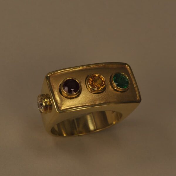 Heavy "signal" fine gemstone and diamond ring