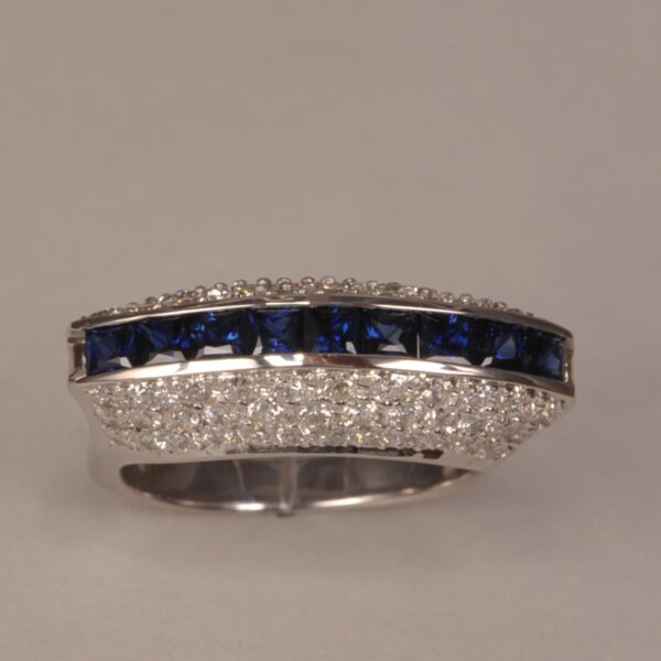 Blue sapphire and diamond high fashion ring