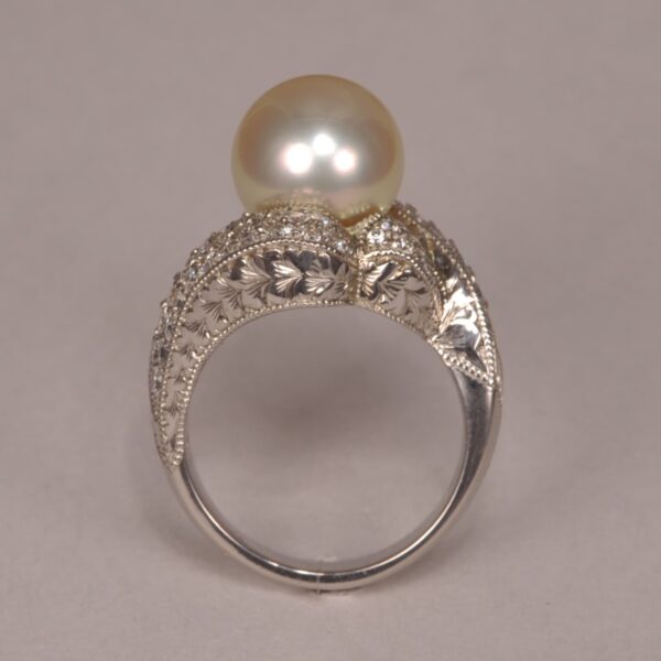 Fantastic large pearl and diamond ring true classic