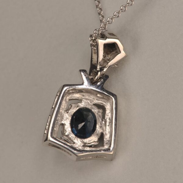 Blue sapphire and diamond pendant, bright sapphire and great design