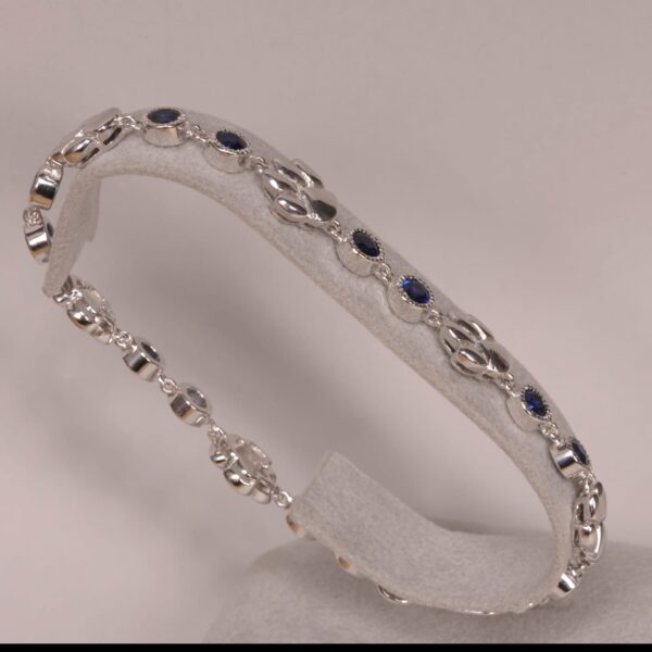 Sterling silver cat paw / cub paw sapphire bracelet