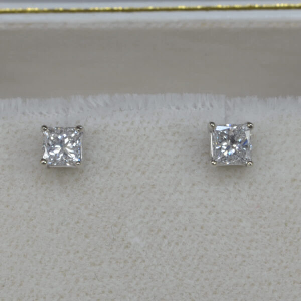 Princess cut diamond stud earrings, 14k gold, new