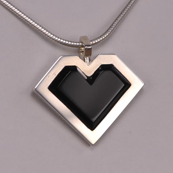 Black onyx geometric heart silver pendant with chain