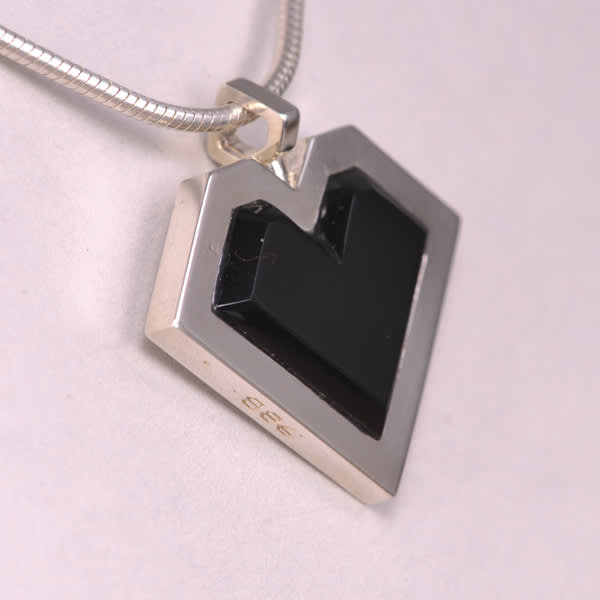 Black onyx geometric heart silver pendant with chain