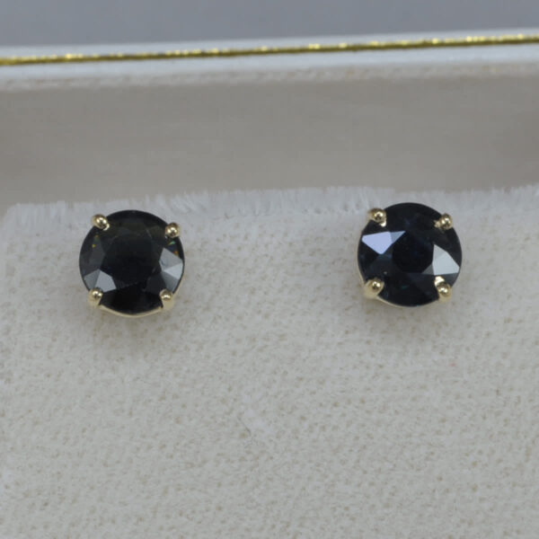 Midnight blue sapphire stud earrings, 14k gold, nice and new