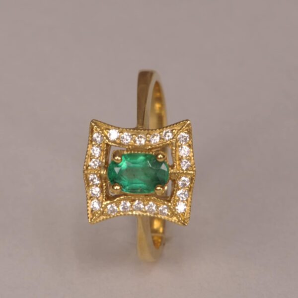 Fine emerald and diamond ring, simple yet beautiful