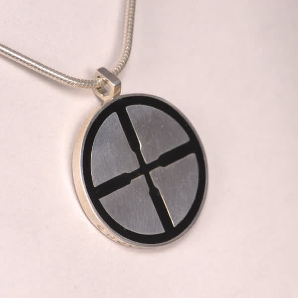 Solid Sterling Silver Crosshair pendant with chain, new