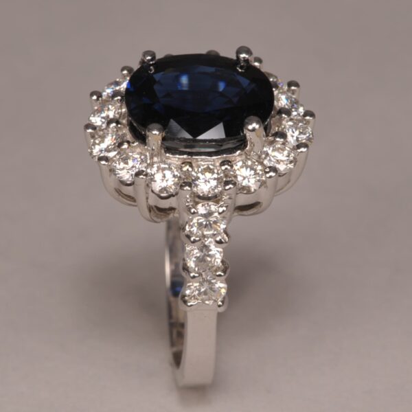 Royal Blue Sapphire and diamond ring, large and fine side diamonds