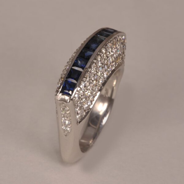 Blue sapphire and diamond high fashion ring