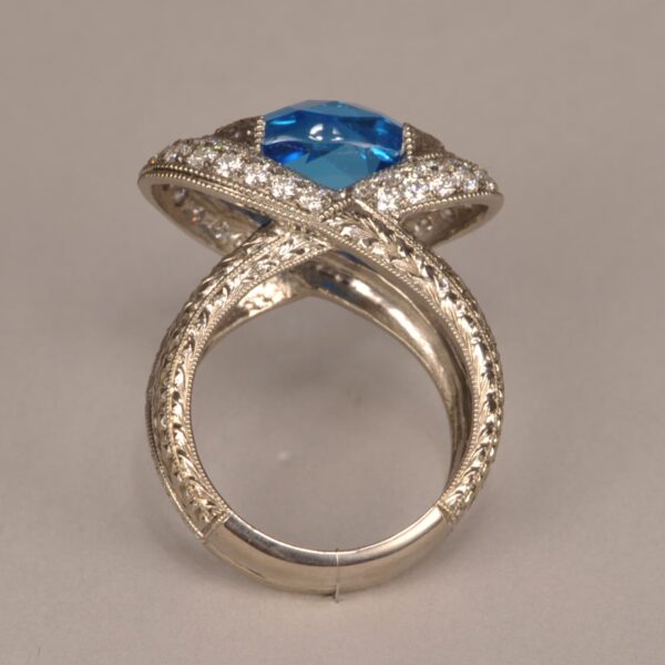 Stunning design, bue topaz and diamond ring, NEW