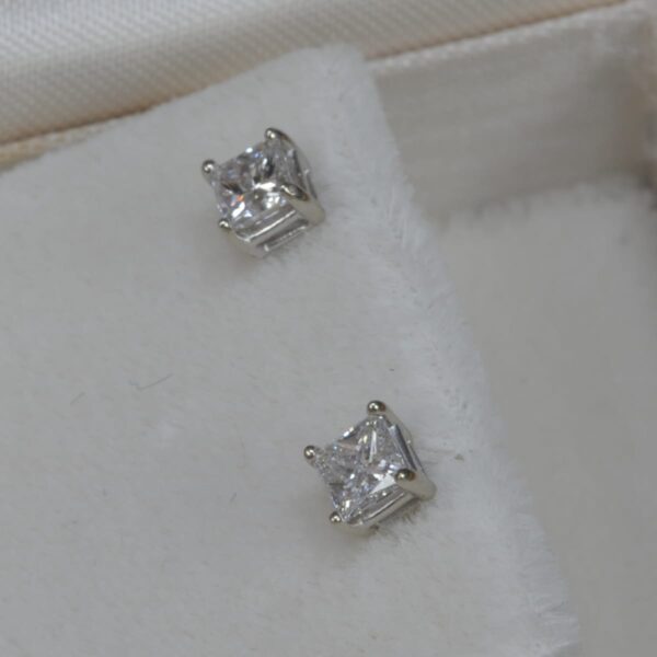 Princess cut diamond stud earrings, 14k gold, new