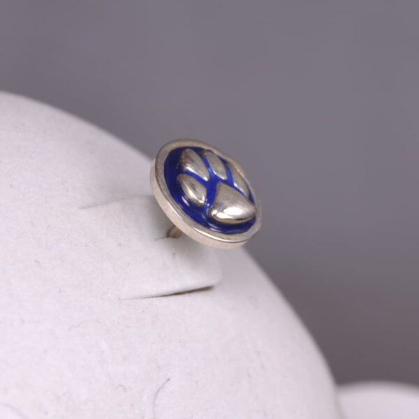 14k white gold and blue enamel cub paw tie tack, cat paw