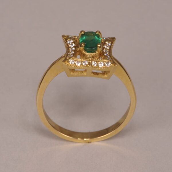 Fine emerald and diamond ring, simple yet beautiful