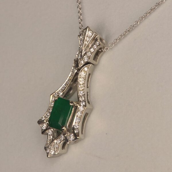 Fine green and diamond pendant inc chain.  Top color, great piece