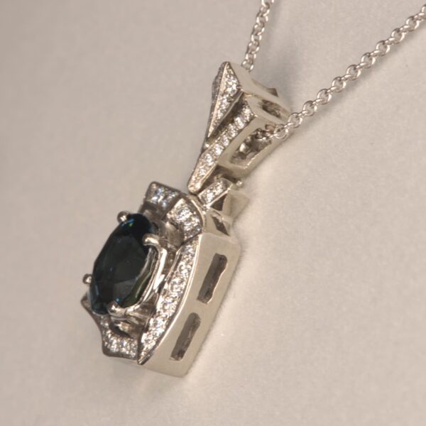 Blue sapphire and diamond pendant, bright sapphire and great design