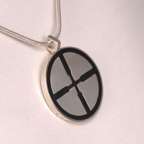 Solid Sterling Silver Crosshair pendant with chain, new